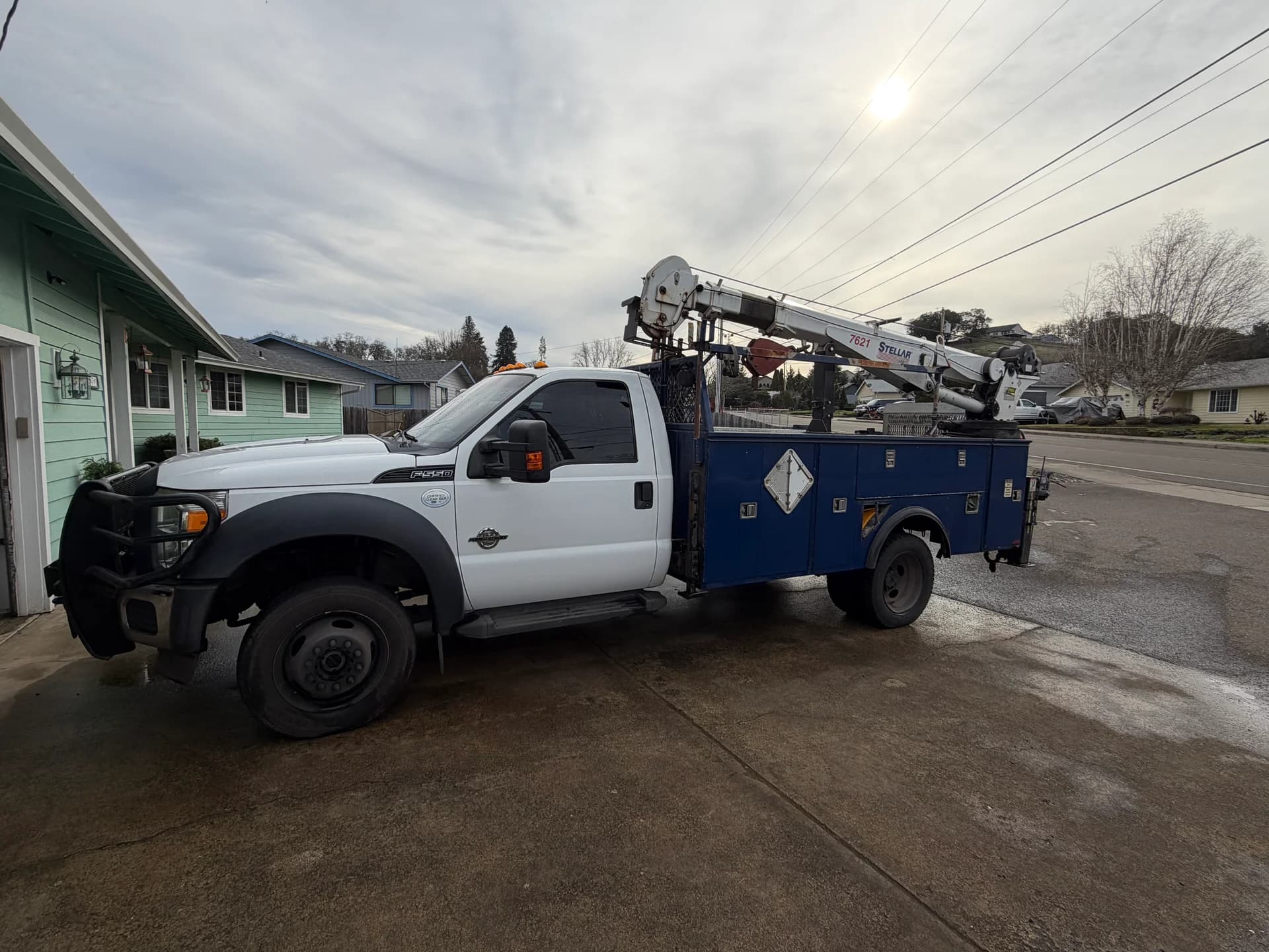 E. Davis Enterprises service truck with Stellar crane